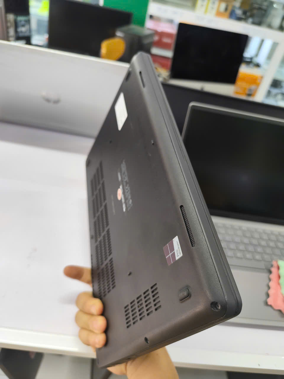 Laptop cũ Dell Latitude 5480 Core i5-7300U | 8GB | 256GB | 14 inch FHD