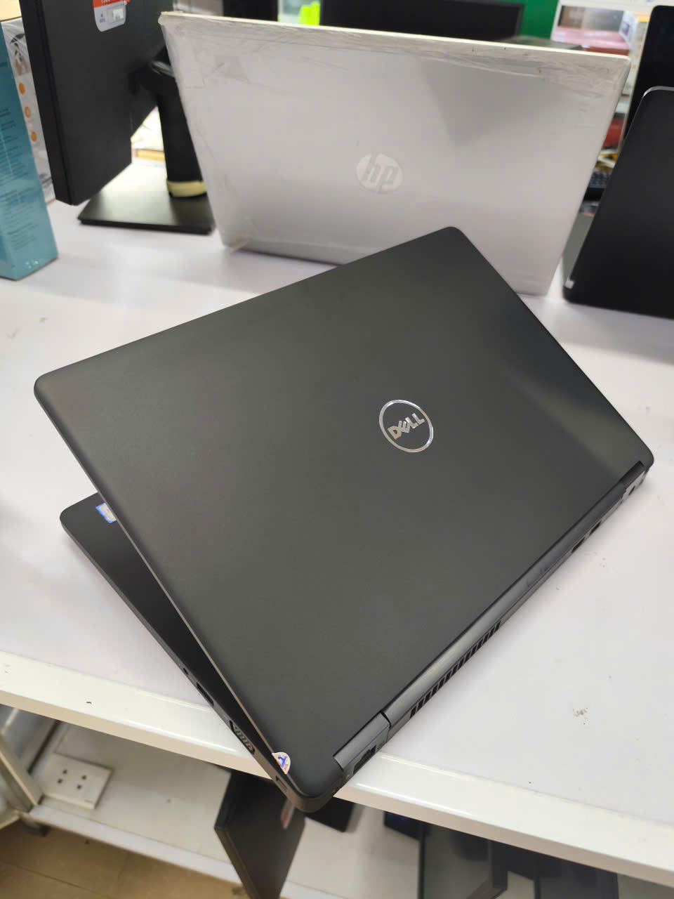 Laptop cũ Dell Latitude 5480 Core i5-7300U | 8GB | 256GB | 14 inch FHD