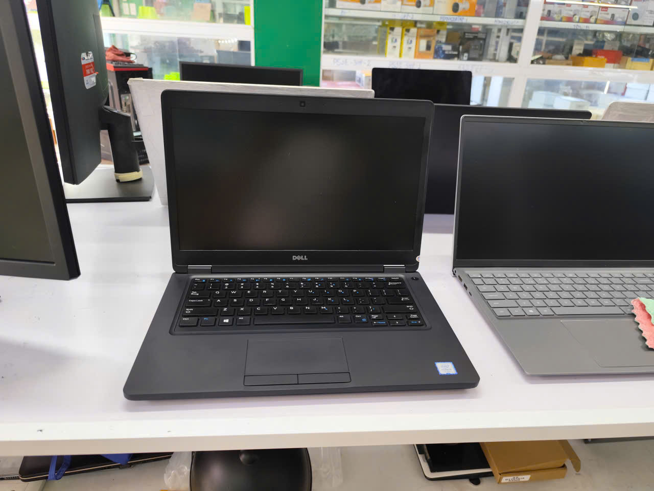 Laptop cũ Dell Latitude 5480 Core i5-7300U | 8GB | 256GB | 14 inch FHD